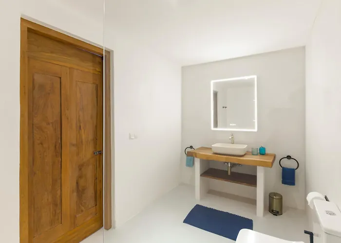 Lazuli - Golden Βίλα *